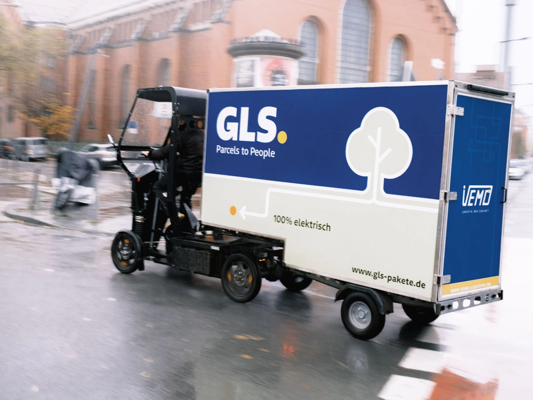 zemmi Trailer in der Stadt unterwegs